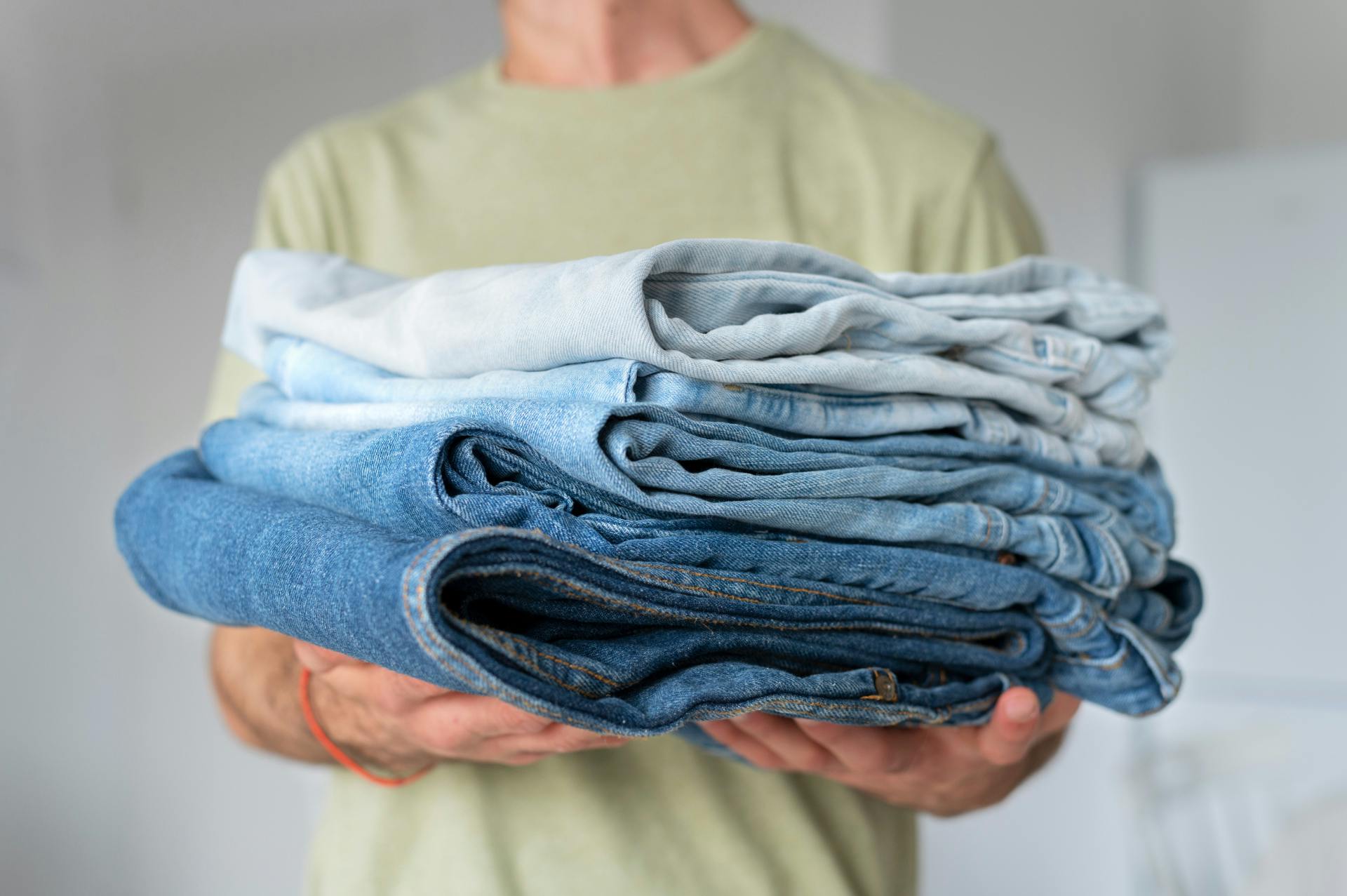 A Complete Guide on How to Wash Jeans (Without Ruining Them)