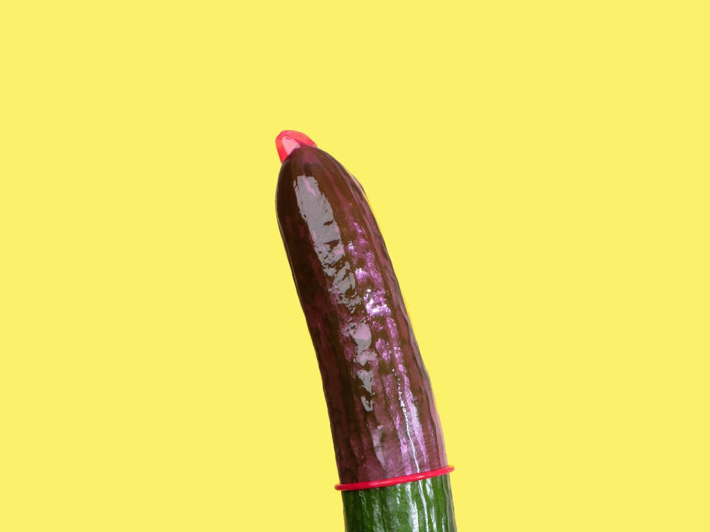 how to put a condom on - the test.me guide to condoms