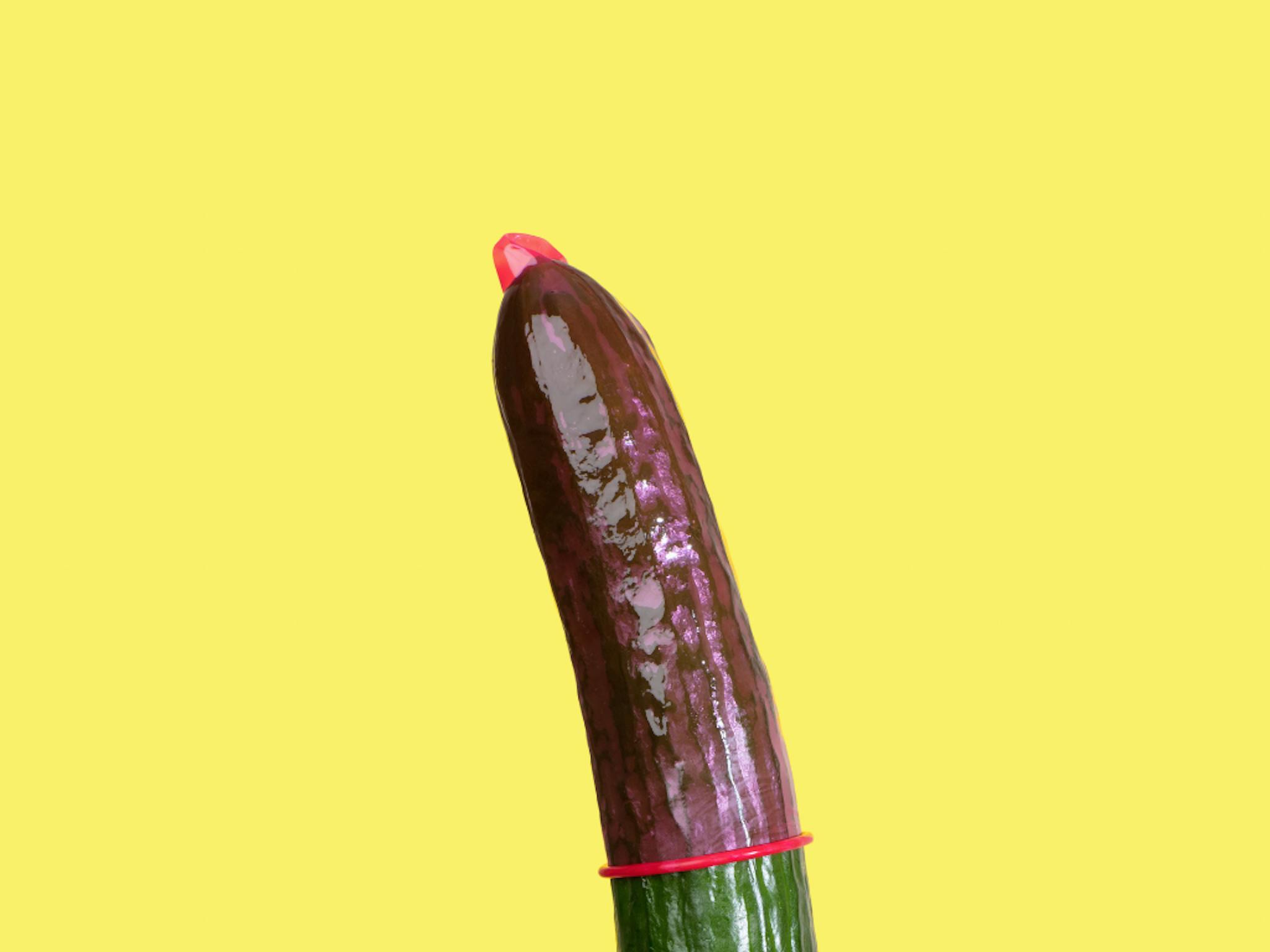 how to put a condom on - the test.me guide to condoms