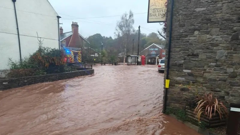 Flooding of Temple Bar Inn