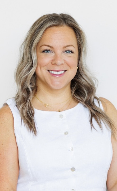 Minneapolis bridal hair stylist smiling