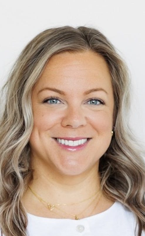 Minneapolis bridal hair stylist smiling