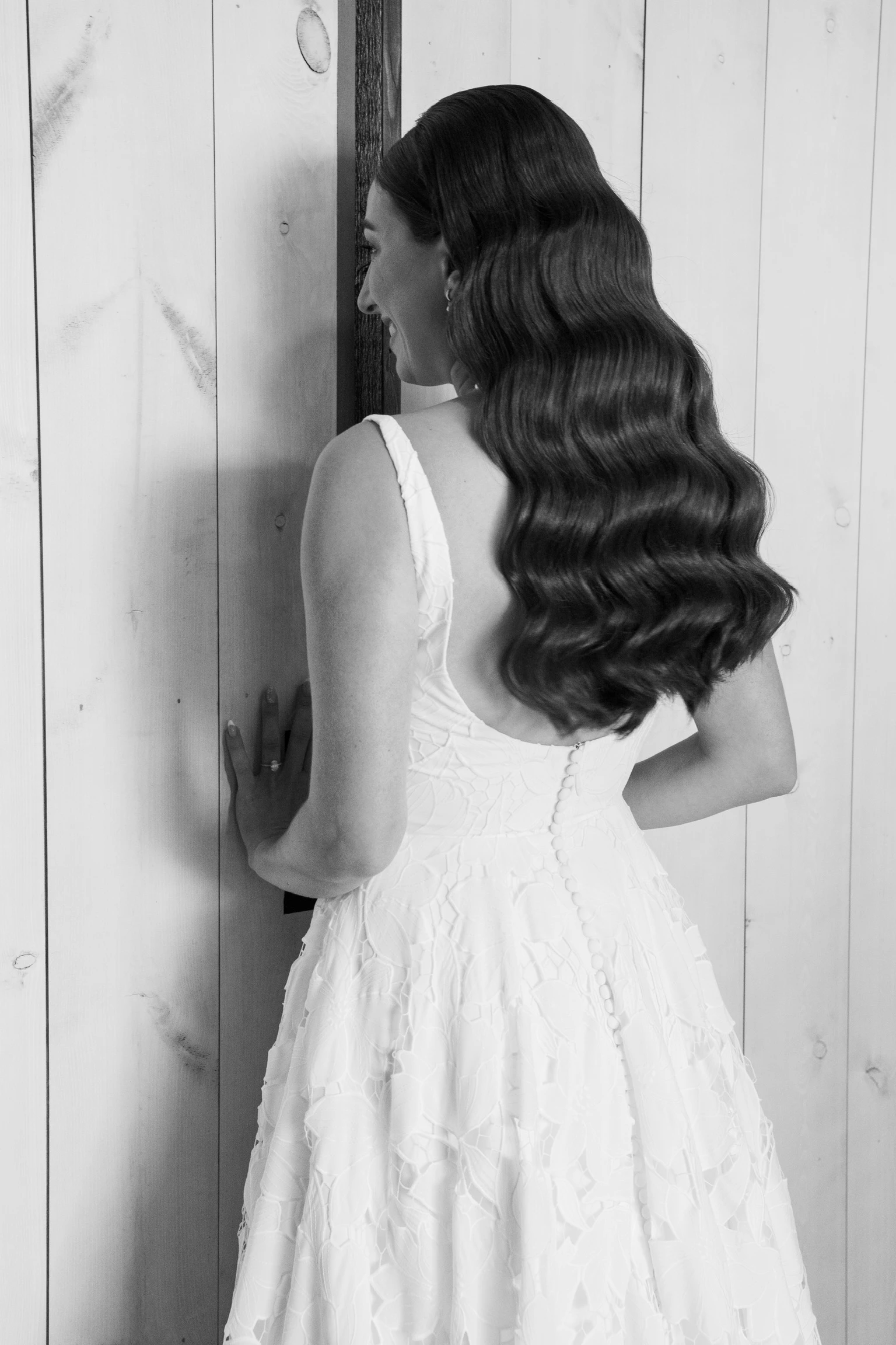 Hollywood waves on bride at Ashery Lane Farm