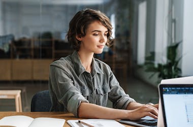 femme qui travaille