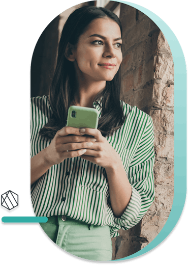 femme sur son téléphone