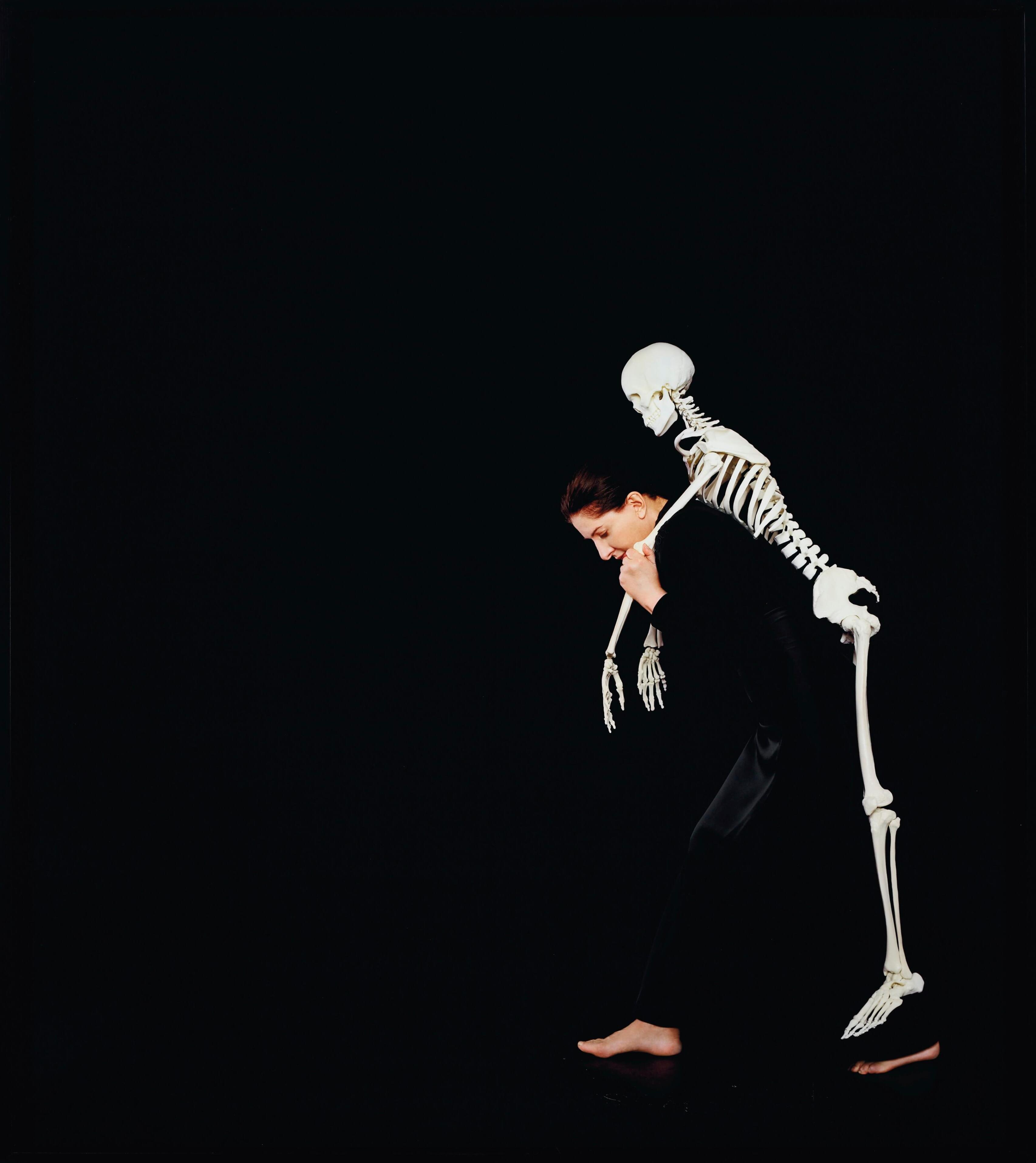 CL1229 Marina Abramovic, Carrying the Skeleton, 2008 © ADAGP, Paris 2024