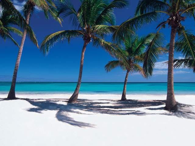 Playa Juanillo en Cap Cana con arena blanca y aguas turquesas del Caribe, a 5 minutos de The Gem