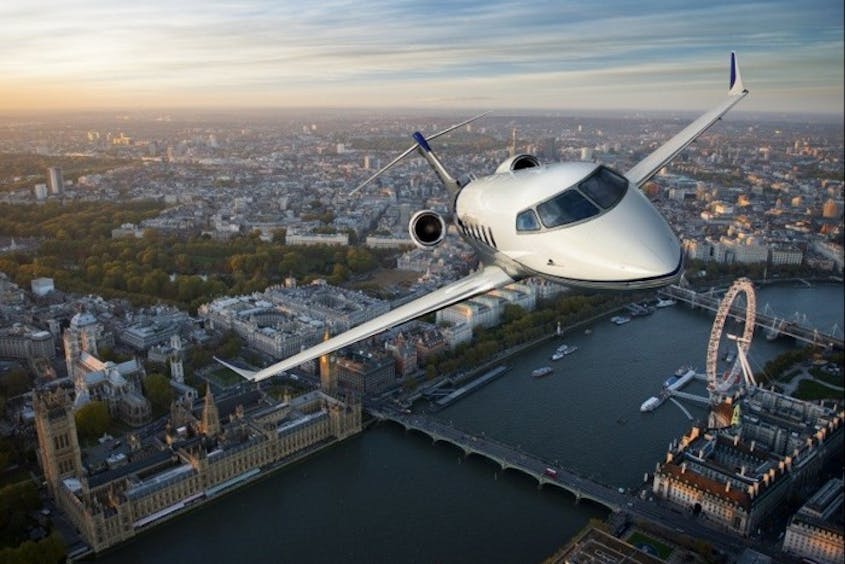 Bombardier Challenger 350 flying over London 1272x956