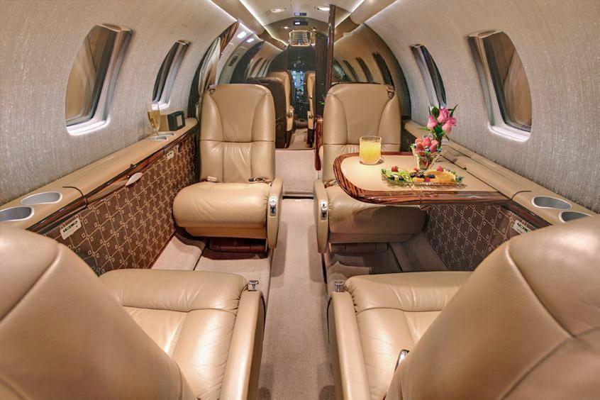 Private 『J』 Gates Learjet 25D aviation photos on JetPhotos