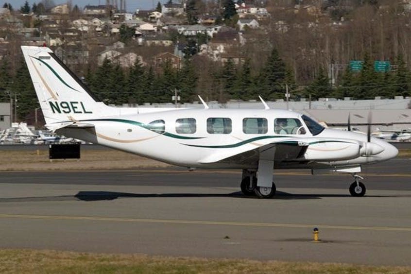 Piper-PA31-Navajo-PrivateFly-AA1052