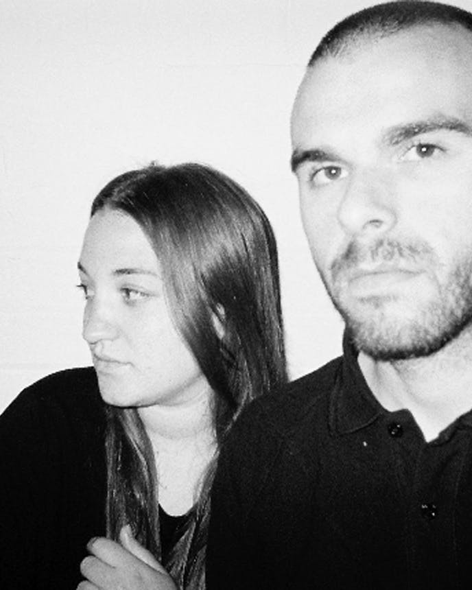 Portrait de Marta Marques & Paulo Almeida, fondateurs de MARQUES'ALMEIDA.