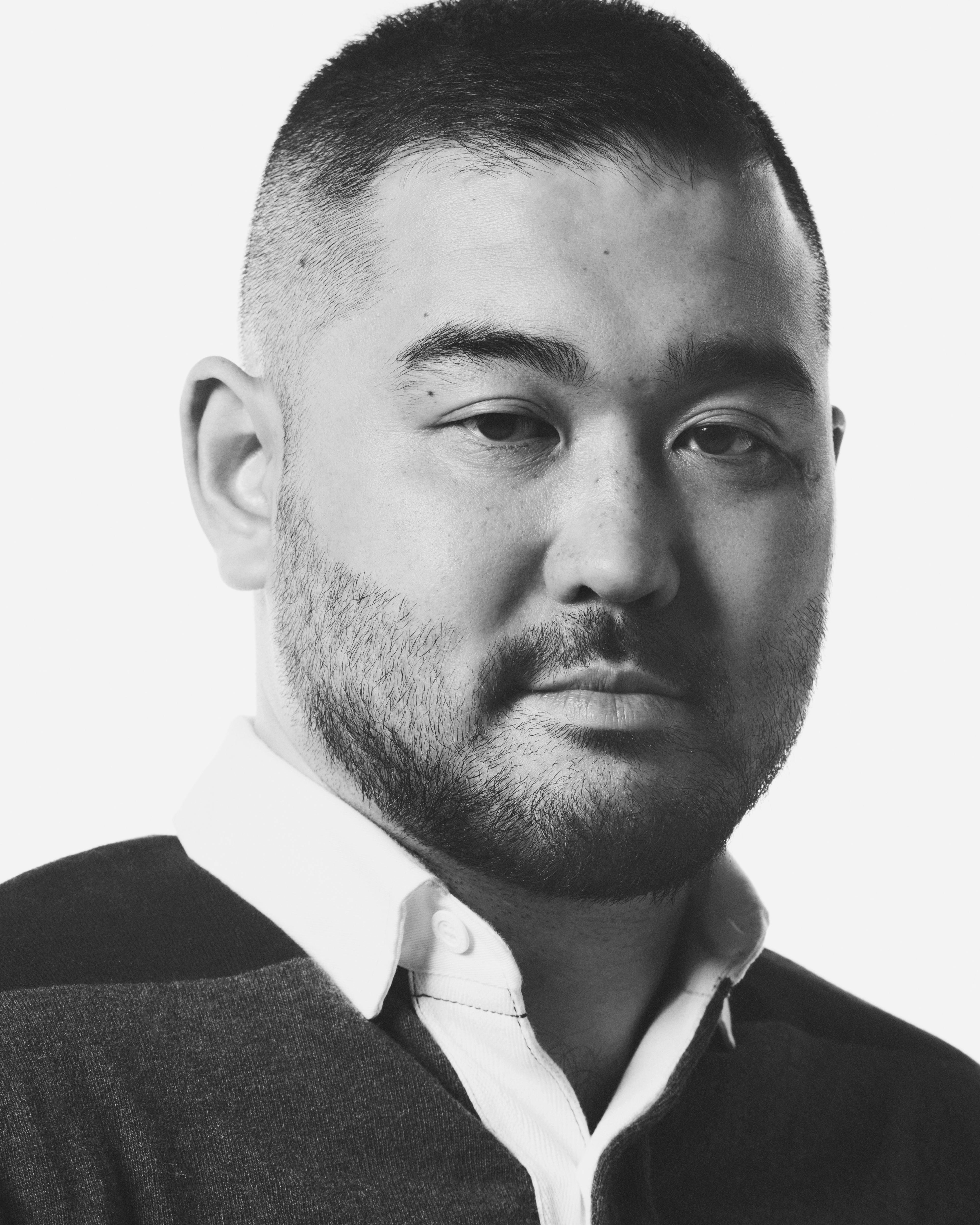 Portrait de Tomotoka Koizumi, fondateur de TOMO KOIZUMI.