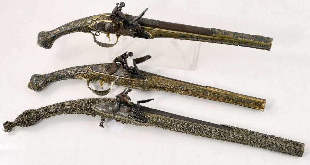 Zw0rTYF3NbkBXaSX_A-Balkan-flintlock-pistol-and-a-pair-of-Turkish-flintlock-pistols-1024x546.jpg?auto=format,compress