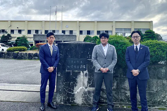 （写真左より）小川FA、伊藤先生、福谷FA