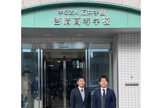 ​日置先生（写真左）と堀FA（写真右）