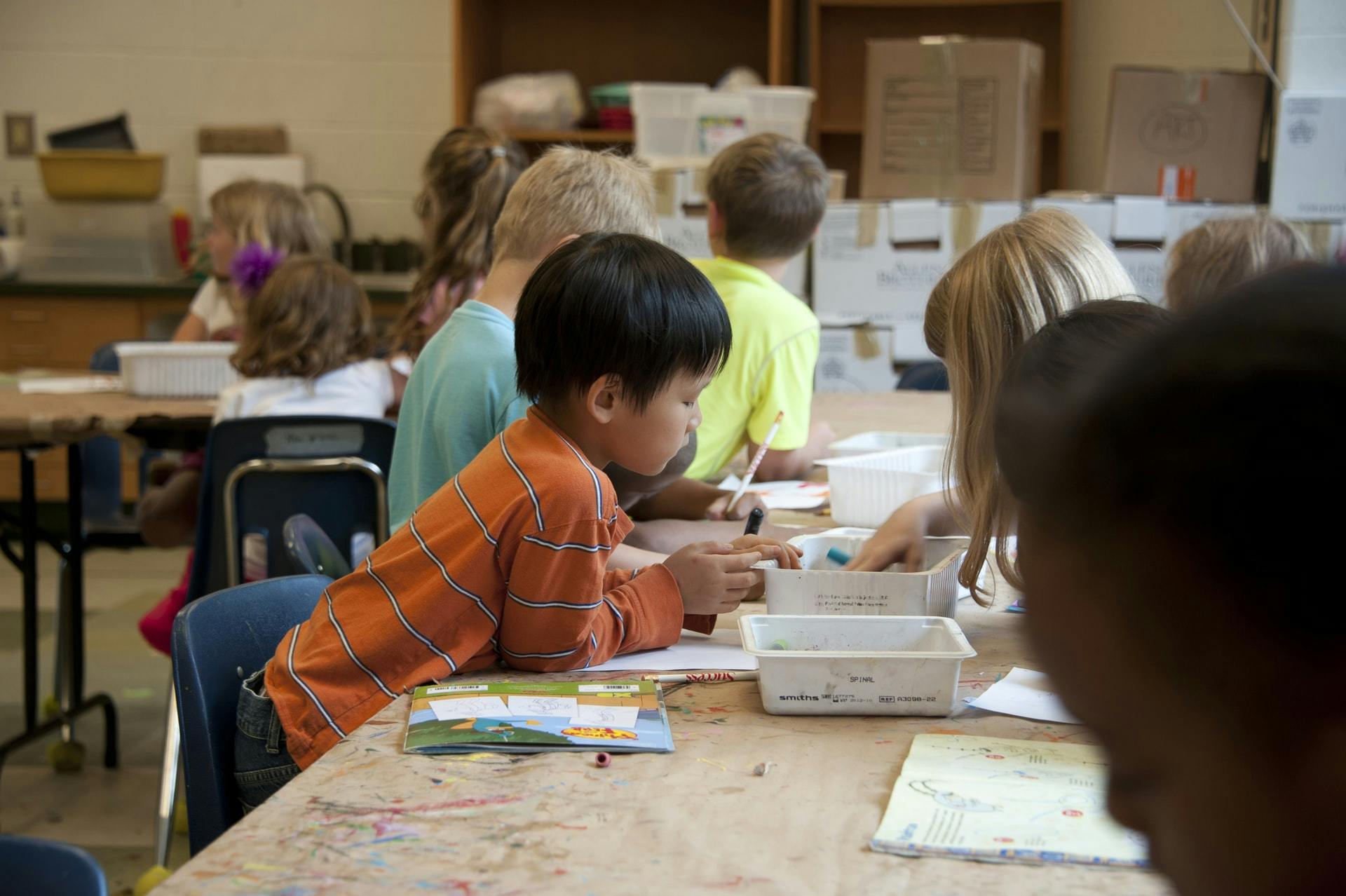 Young students play English games in the classroom. 