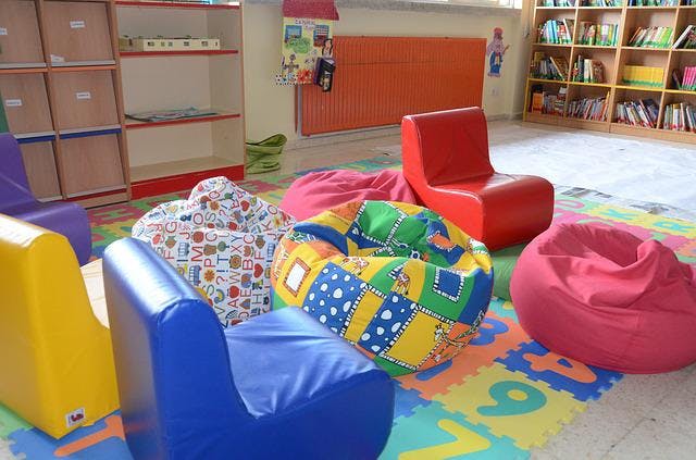 A layout-friendly classroom library seating example.