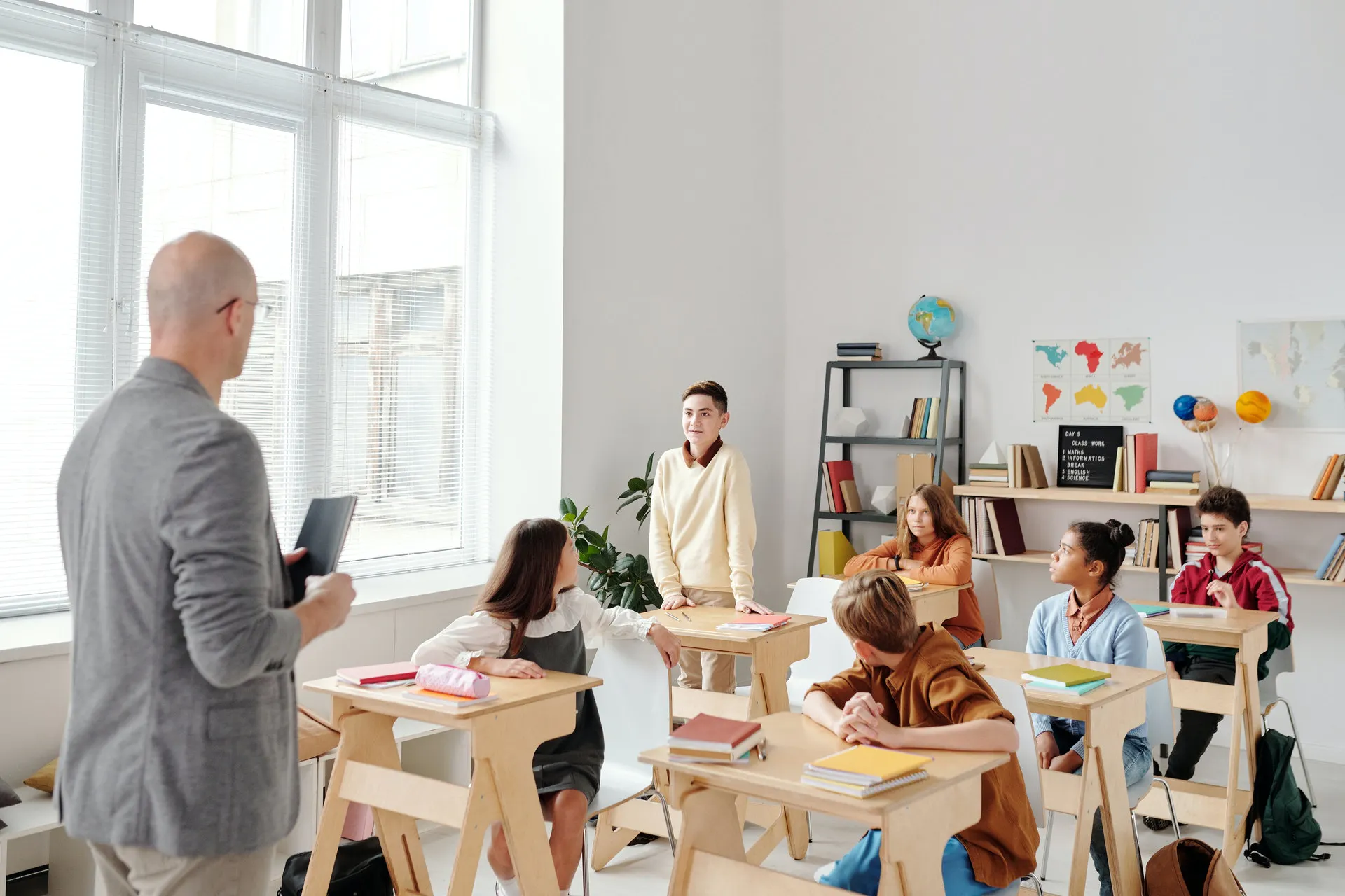 Examples Of Parallel Teaching A teacher uses the parallel co-teaching method in his classroom.