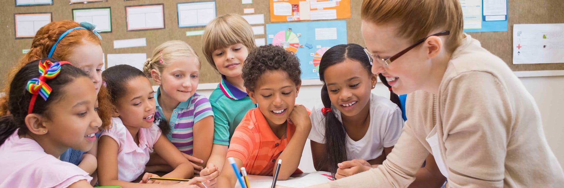 Teacher supporting her students in a class.