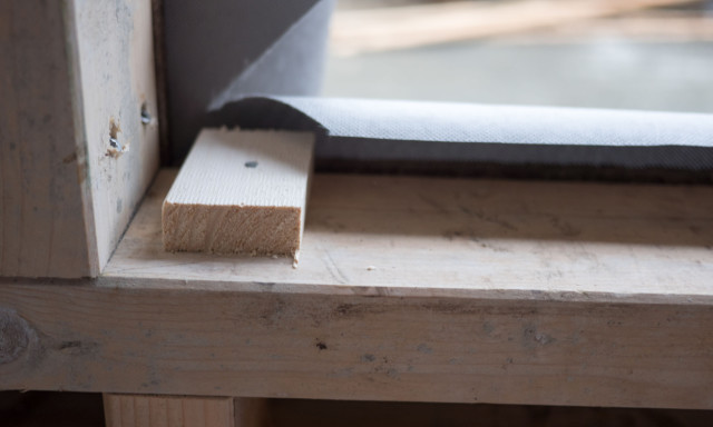 Närbild på fönster som är redo att monteras