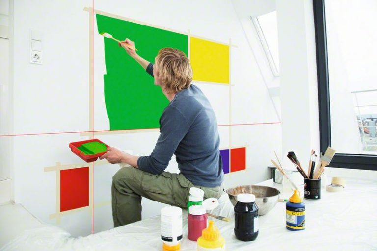 Ristilaseria voi käyttää apuna maalaamisessa