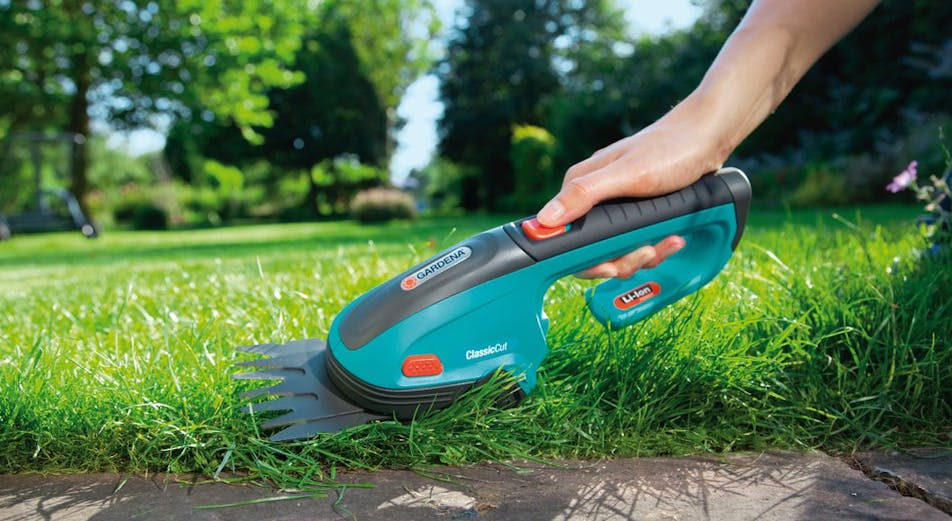 Guide: 9 maskiner, værktøjer og redskaber, der hjælper dig med at passe græsplænen