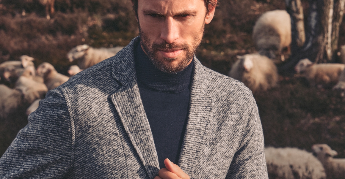 Man draagt knitted colbert van Profuomo