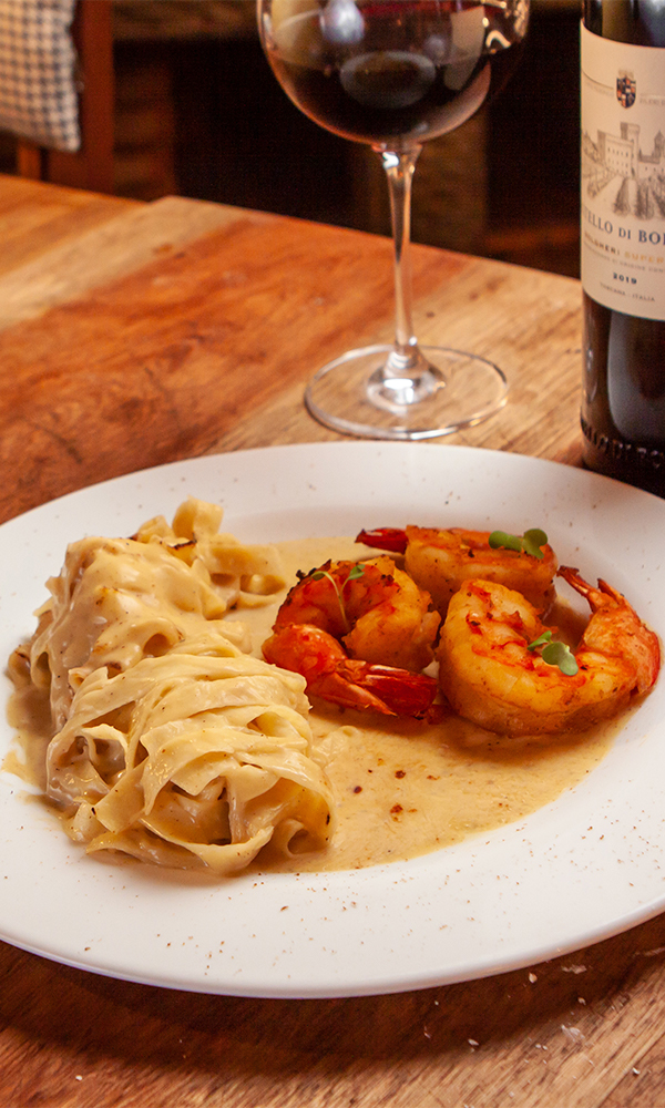 macarronada com camarão e vinho