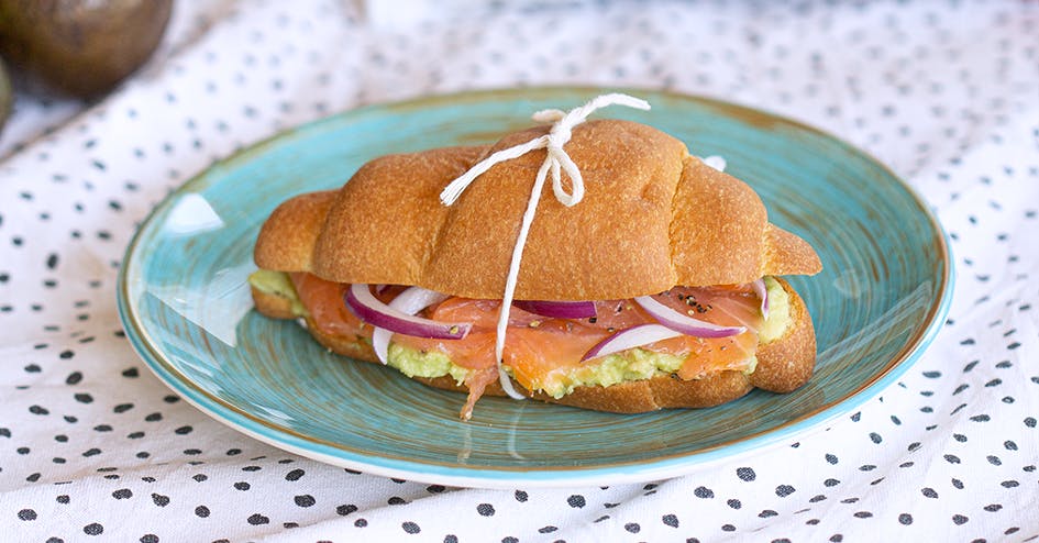 Protiplan Koolhydraatarme Croissant met Avocado en Zalm