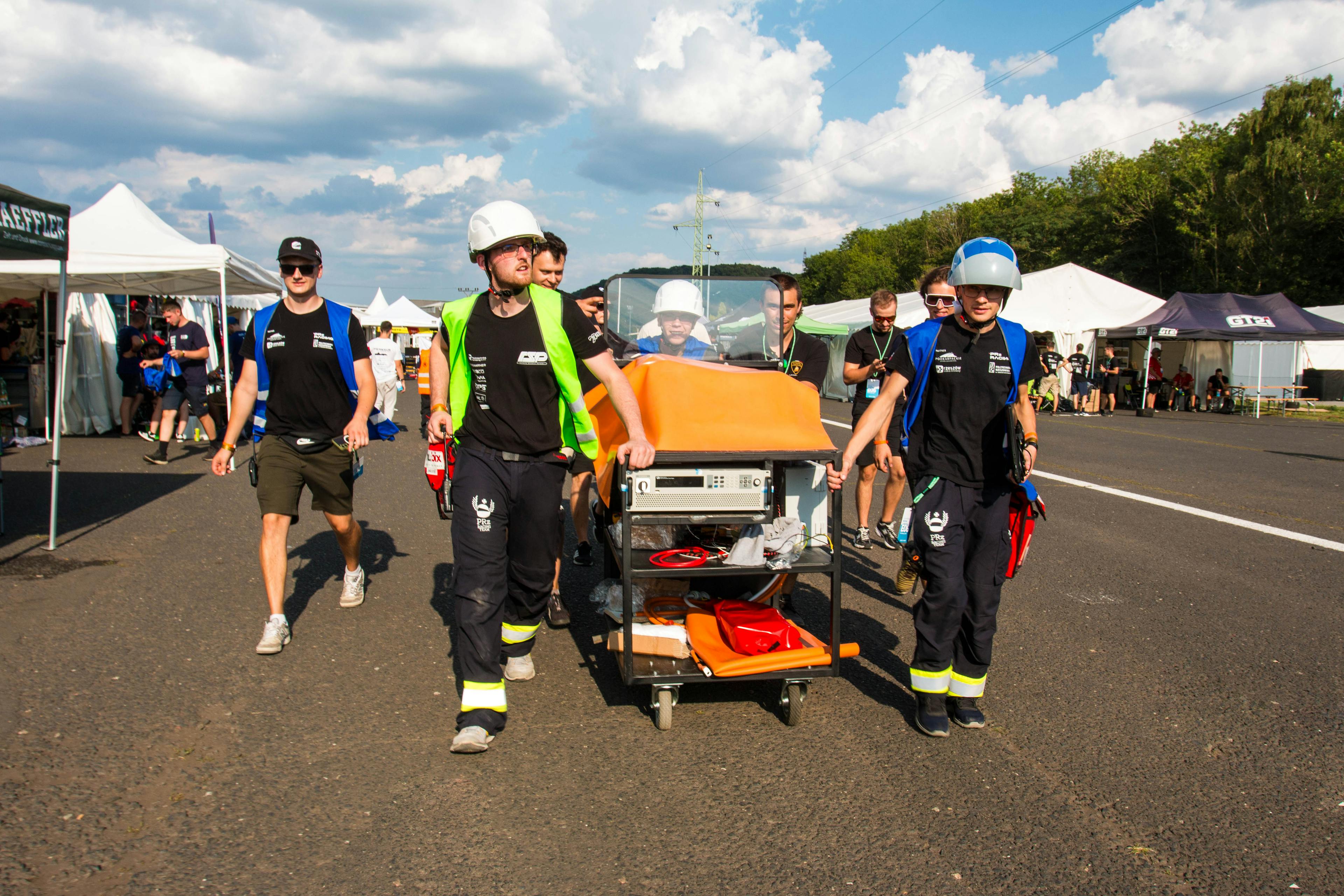 Team transporting battery pack