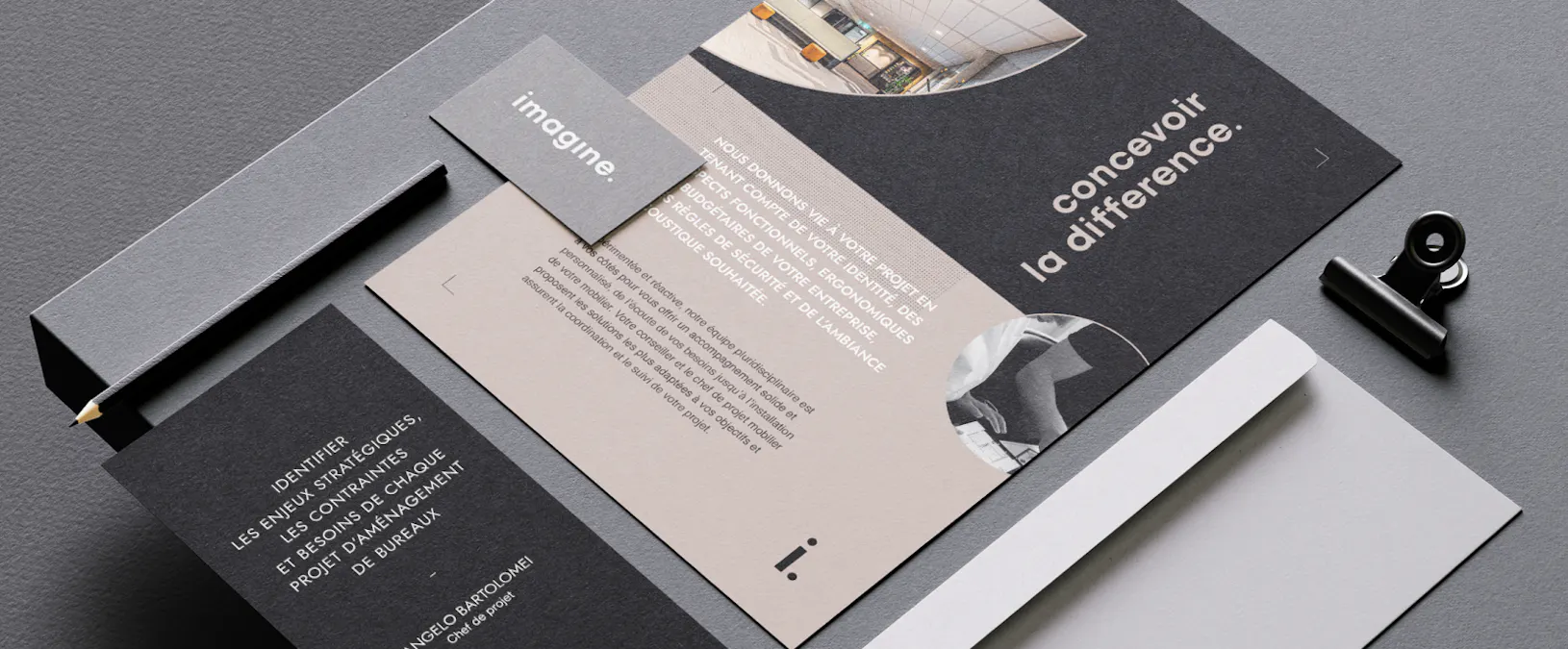 Mise en avant de la papeterie d'Imagine Group conçue par l'agence de communication Publicom