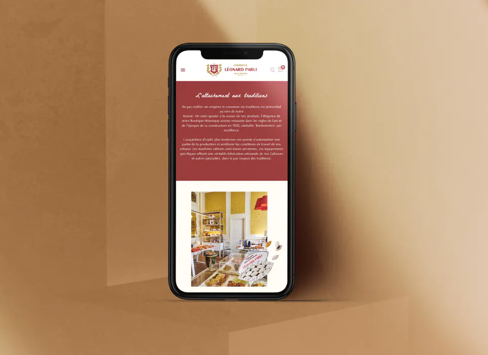 Mise en situation sur mobile du nouveau site internet de Léonard Parli réalisé par l'agence de communication Publicom