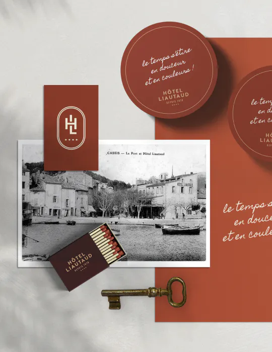 Mise en situation de la nouvelle identité visuelle de l'Hôtel Liautaud réalisée par l'agence Publicom basée à Aix-en-Provence