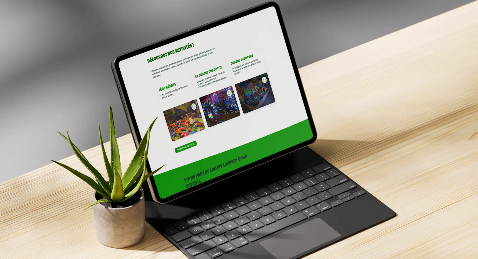 Mise en situation sur tablette du nouveau site internet Montopoto - Agence Publicom, design et digitale