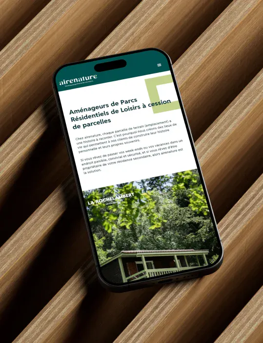 Mise en situation mobile du site internet airenature par l'agence Publicom situé à Aix-en-Provence