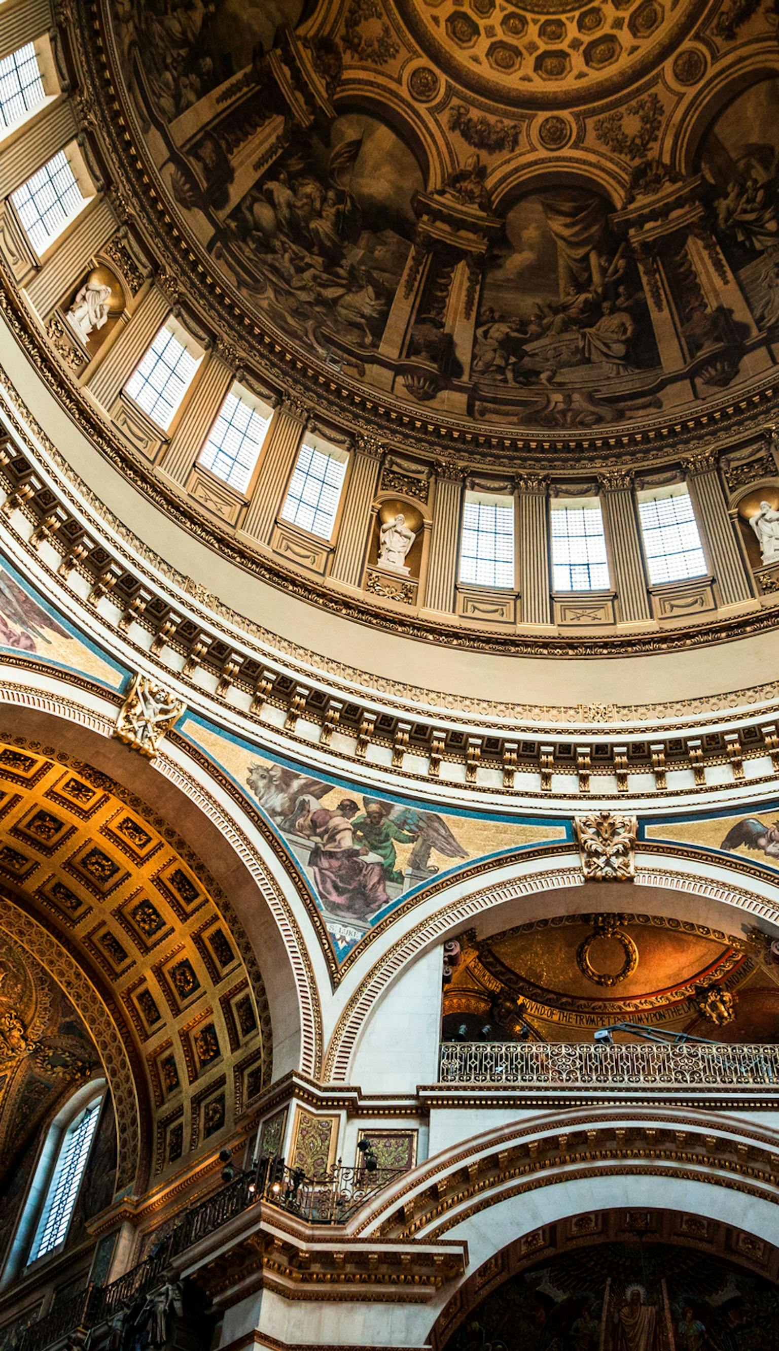 Rotunda and ceiling detail at St Paul's Cathedral, London
