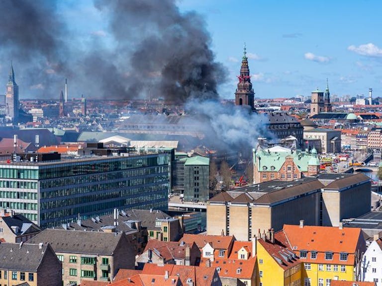 Overview of Copenhagen Stock Exchange on fire