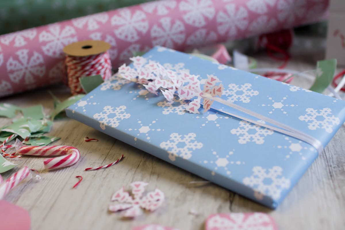 Eine kreative Kordel wertet das Geschenk optisch auf