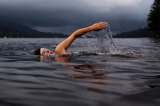 Die richtige Technik beim Kraulschwimmen