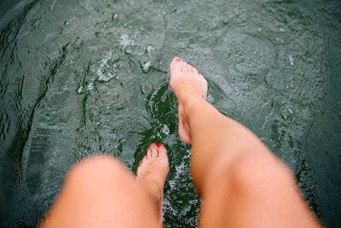 Schwere oder geschwollene Beine sind vor allem im Sommer unangenehm