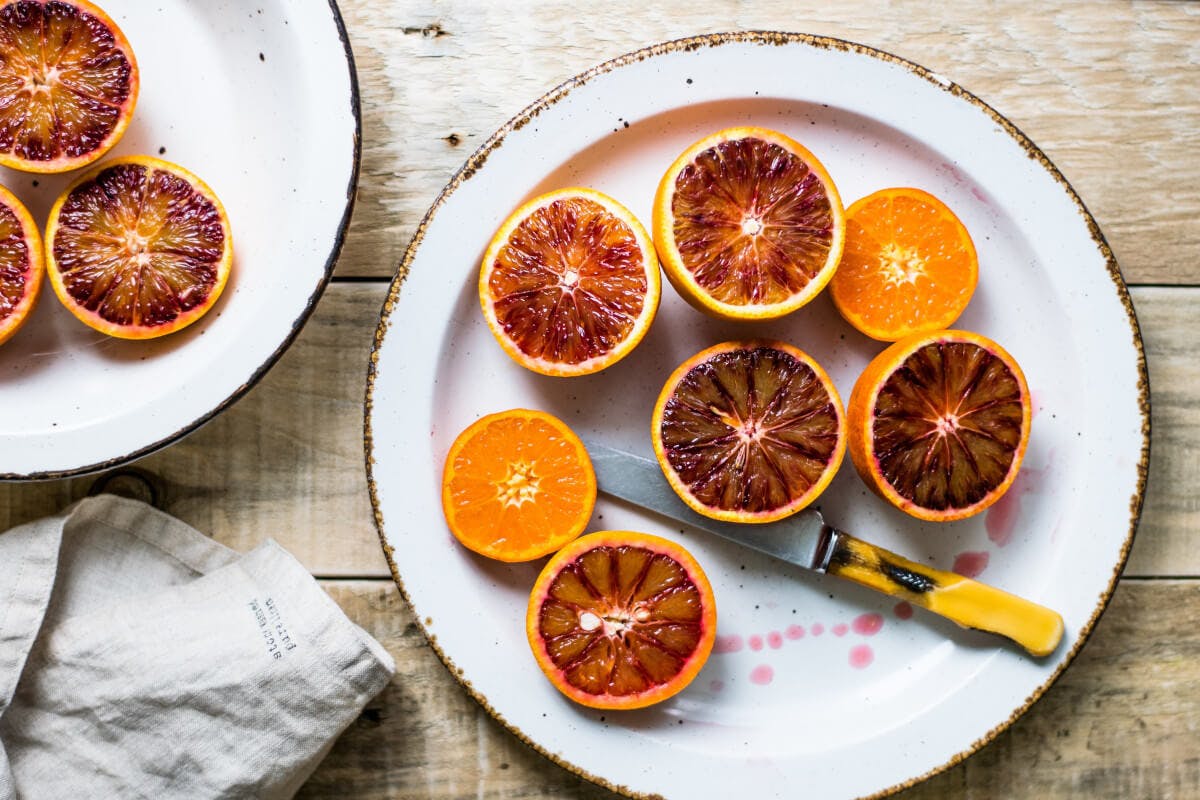 Vitamin-C gilt als starker Partner in psychischen Belastungsphasen.