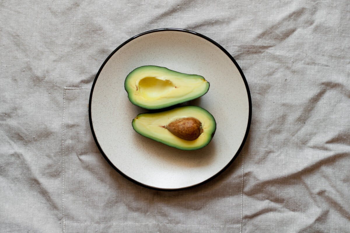 Vitamin D ist unter anderem in Avocados enthalten