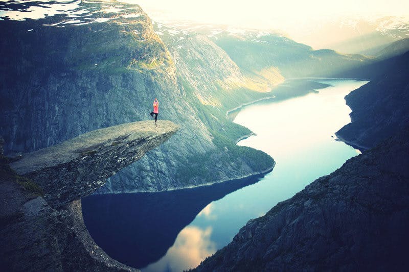 Yoga in der Natur hilft in stressigen Zeiten, wieder zur Ruhe zu kommen.