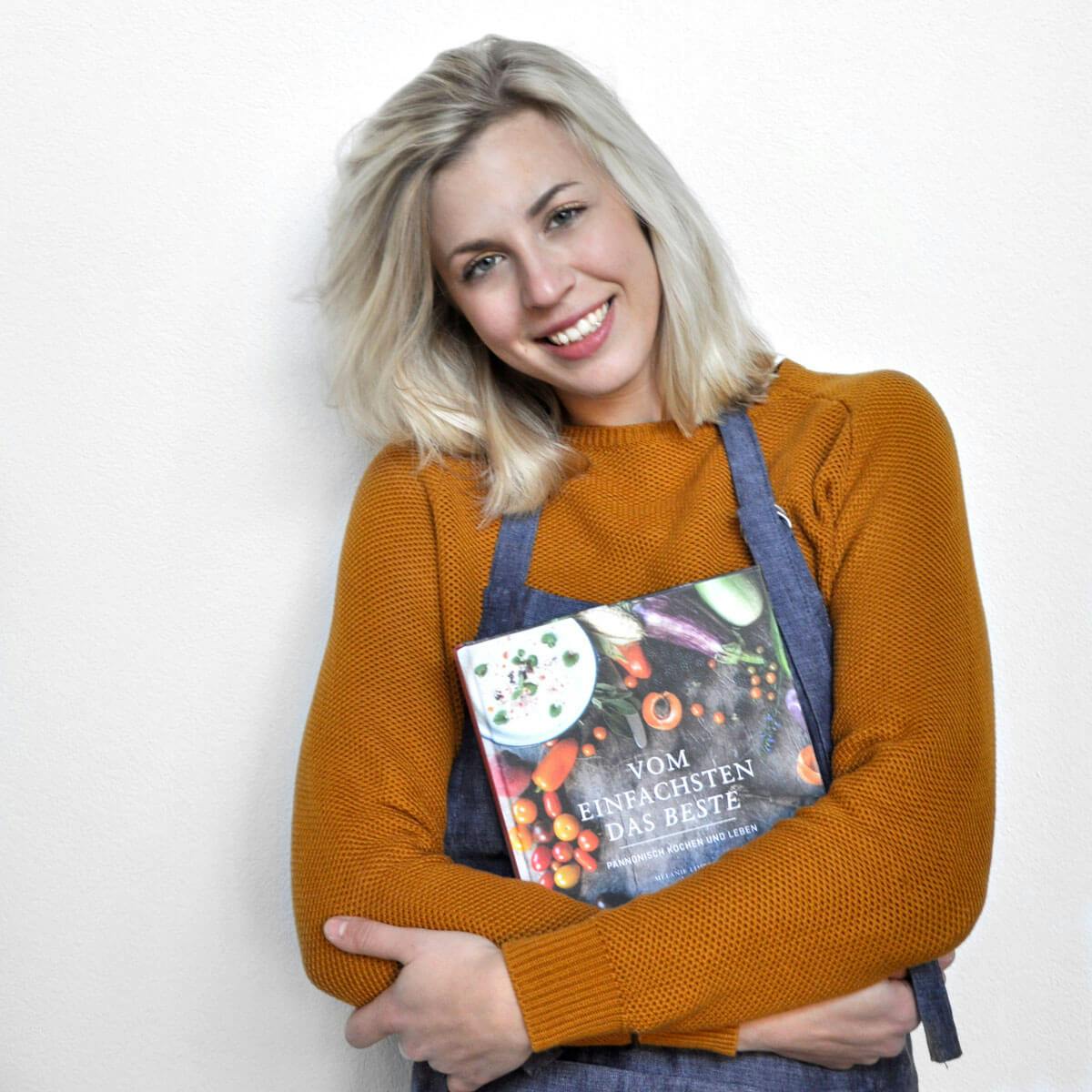 Melanie Limbeck von dasmundwerk.at stellt ihr erstes Kochbuch vor.
