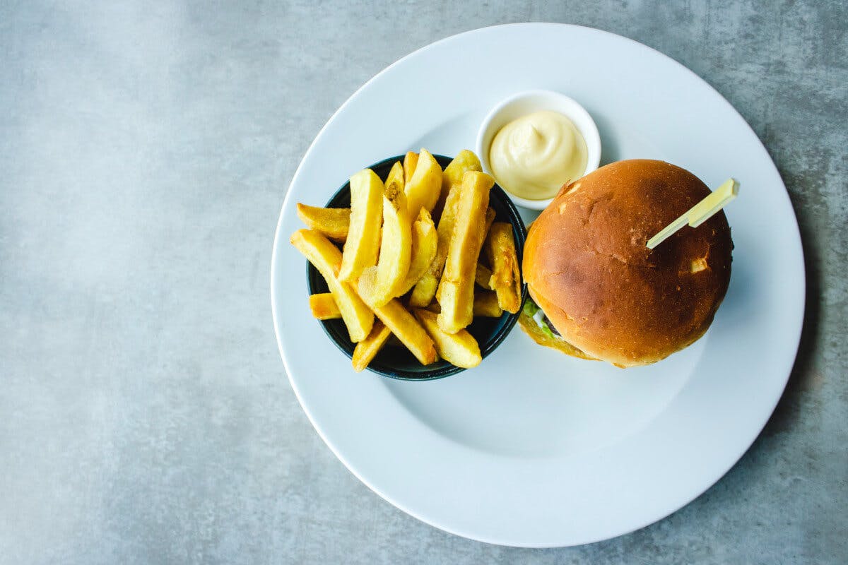 Cholesterin und Fettstoffwechsel: Ungesunde Fette in Fast Food tragen zu Fettstoffwechselstörungen bei