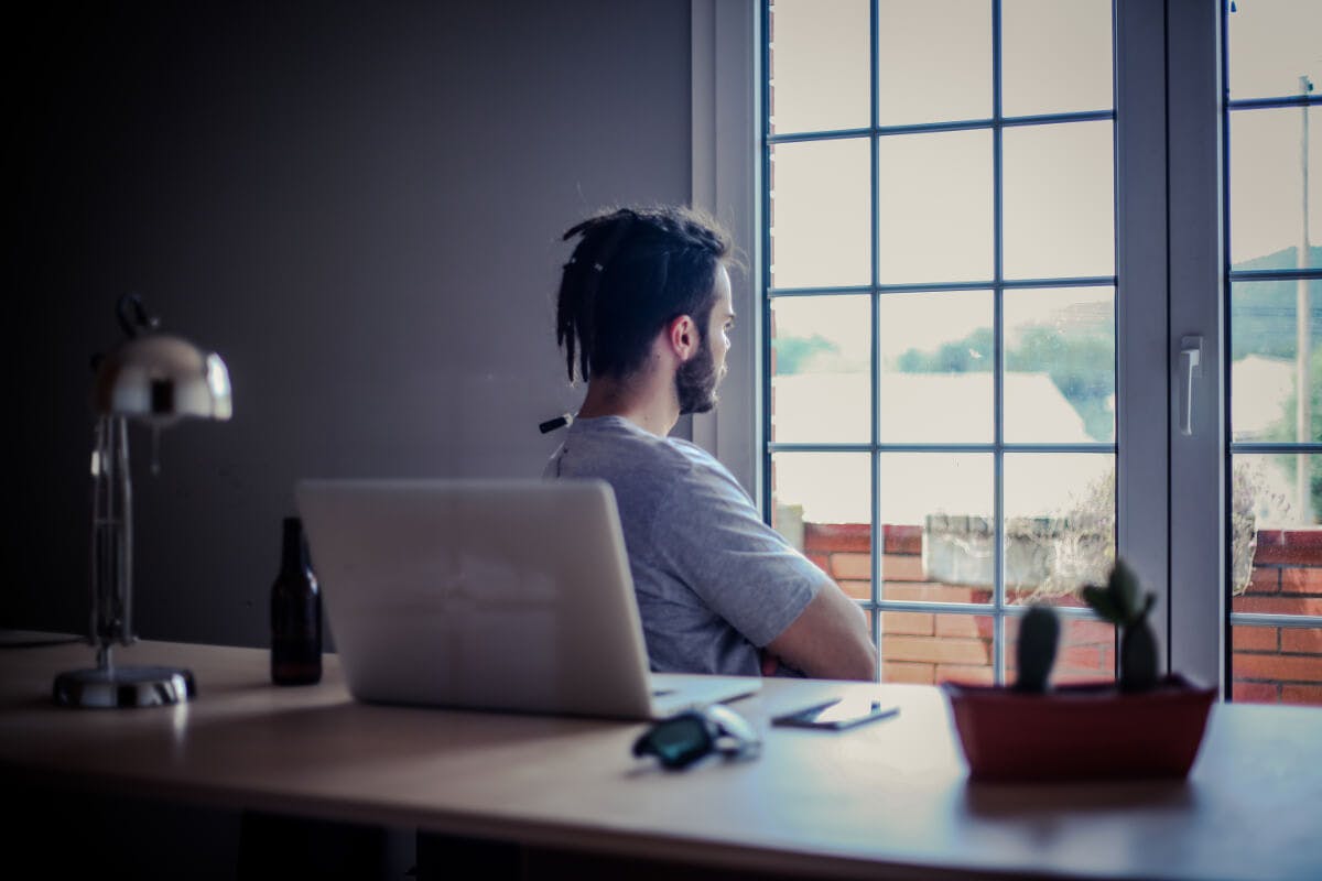 Regelmäßige Pausen während der Arbeit beugen Stress vor