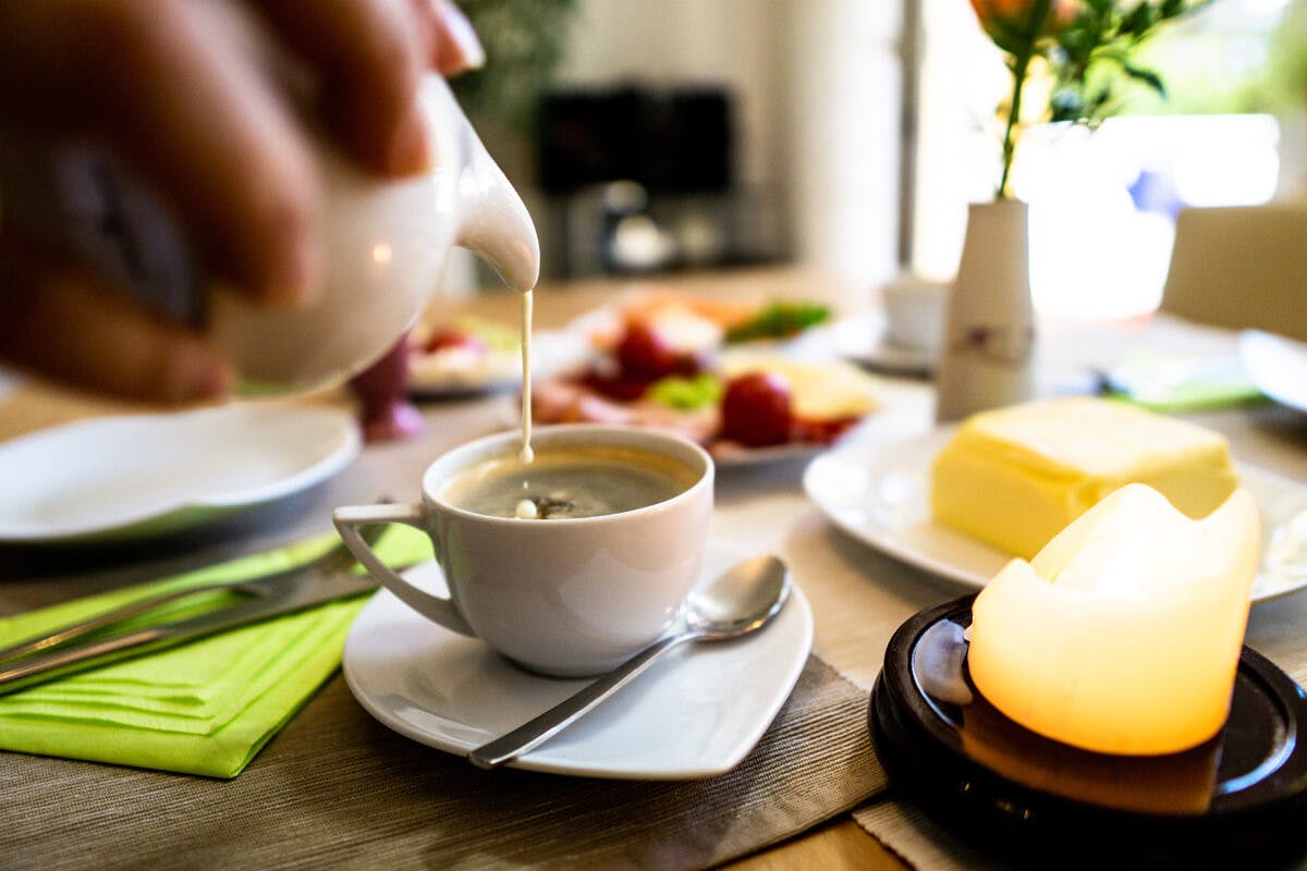Die Tasse Kaffee ist für viele ein fixes Morgenritual