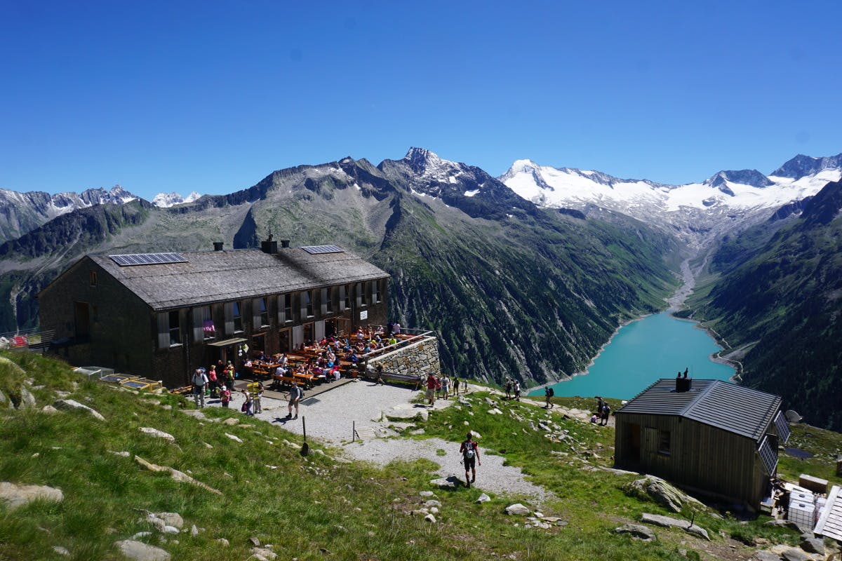 Die Hütte am Olperer bietet Übernachtungsmöglichkeiten und eine gute Jause