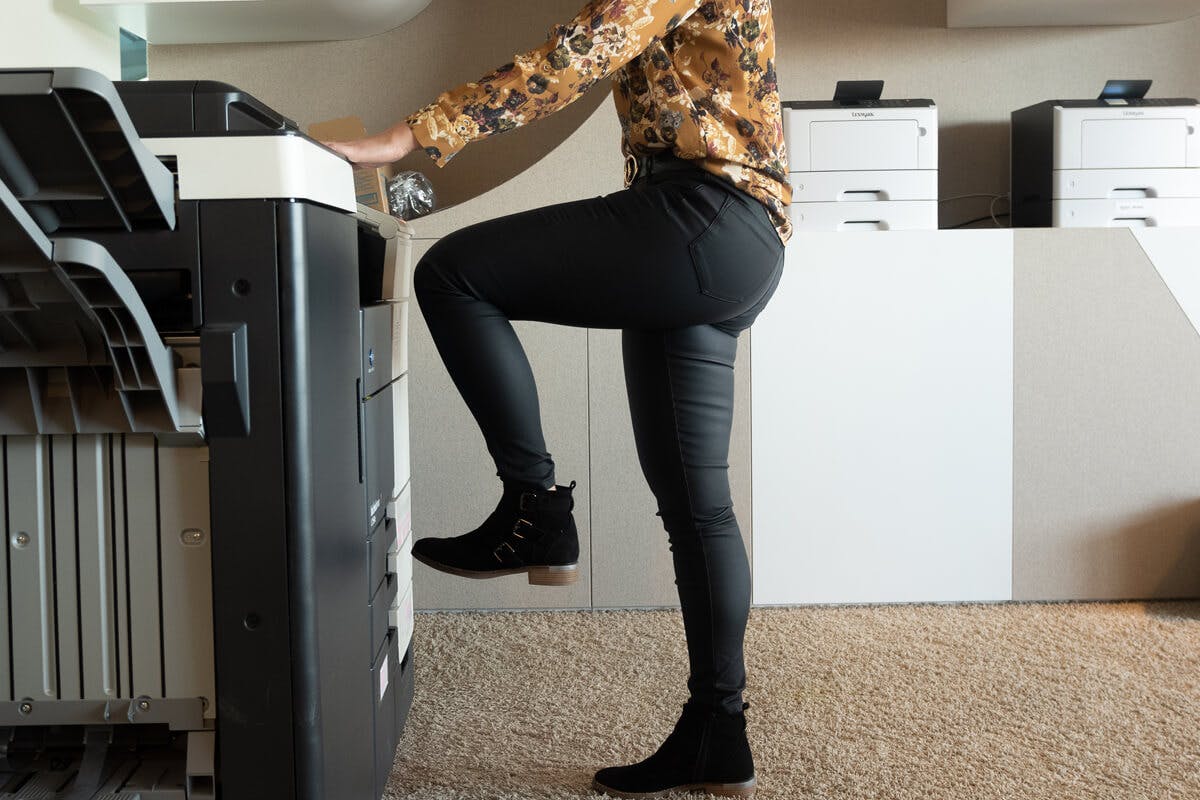 Work-Out für zwischendurch beim Drucker