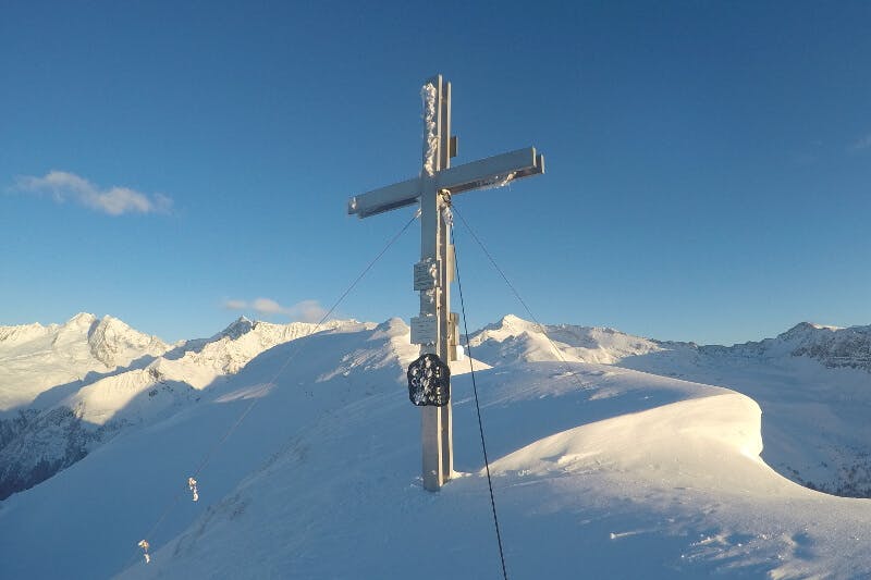Vereistes Gipfelkreuz